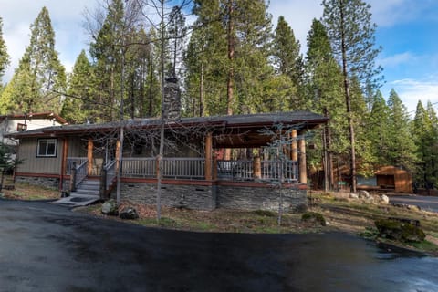 Starlight Lodge House in Sierra Nevada