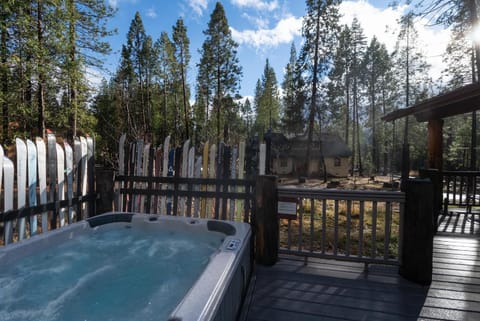 Starlight Lodge House in Sierra Nevada