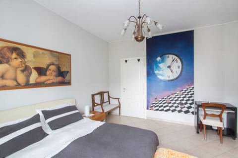 Spring, Day, Night, Winter, Summer, Photo of the whole room, Bedroom, Autumn, Seasons, Time of day, Sunrise, Sunset