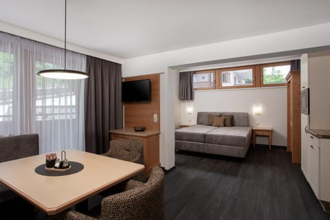 Living room, Photo of the whole room, Dining area