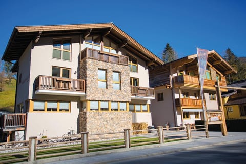 Property building, Property building, Facade/entrance, Day