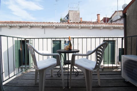 Balcony/Terrace, Living room, Photo of the whole room, City view
