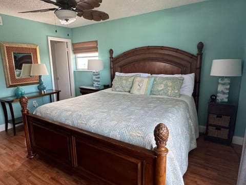 Crescent Arms Condominiums House in Siesta Beach