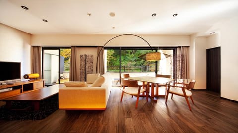 Communal lounge/ TV room, Living room, Dining area