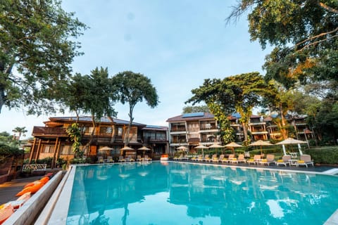 Swimming pool