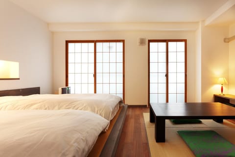 Bed, Seating area, Bedroom