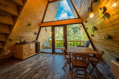View (from property/room), Balcony/Terrace, Kitchen or kitchenette, Living room, Seating area, Garden view