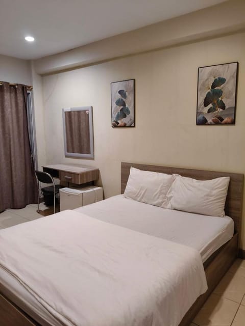 Property building, Bed, Bedroom