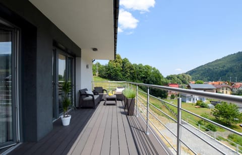 Day, View (from property/room), Balcony/Terrace, Balcony/Terrace, Mountain view