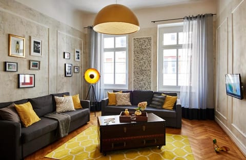 Day, Living room