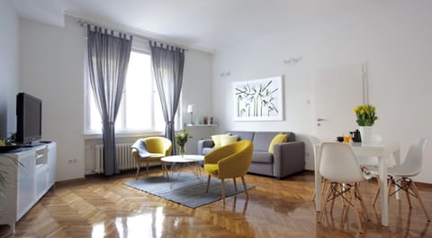 TV and multimedia, Living room, Seating area, Dining area, Bedroom, City view, City view, Landmark view, Landmark view, Location