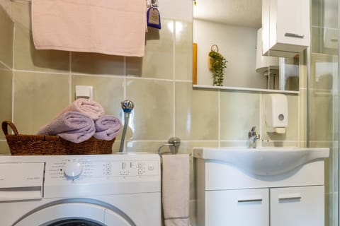 towels, washing machine