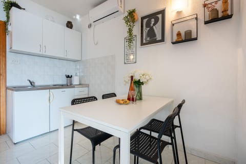 Kitchen or kitchenette, Living room, Decorative detail, Decorative detail, kitchen, air conditioner