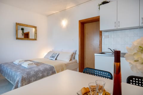 Bed, Decorative detail, cot