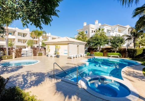 Property building, Balcony/Terrace, Swimming pool