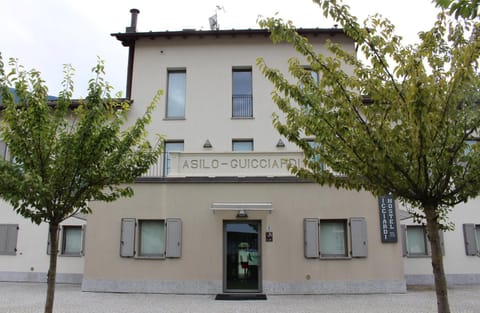 Property building, Day