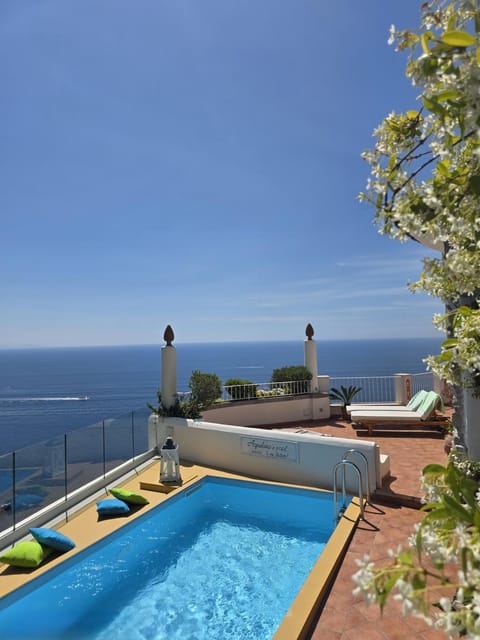 Pool view, Sea view, Swimming pool, sunbed
