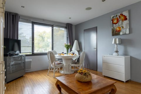 TV and multimedia, Living room, Dining area
