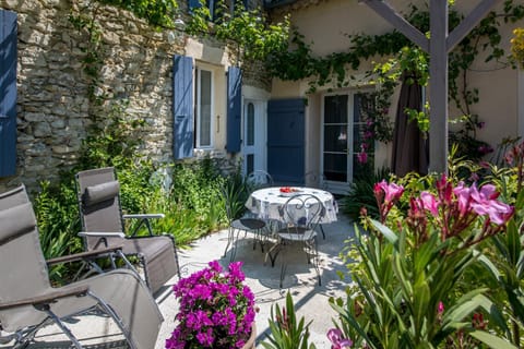 Patio, Facade/entrance