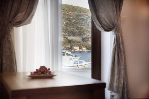 Mountain view, River view, Sea view, Street view