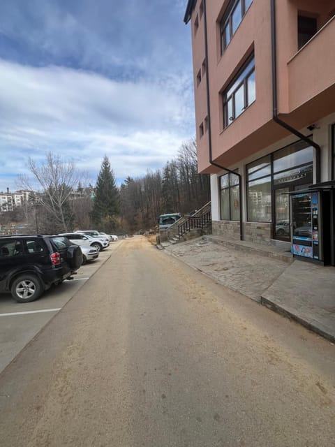 Neighbourhood, Street view, Parking