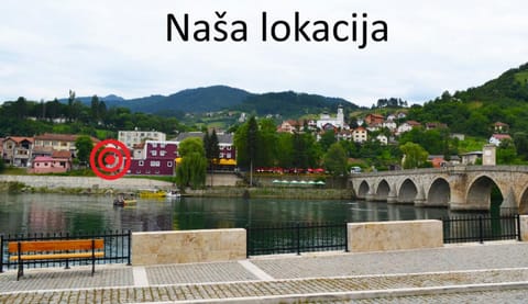 Nearby landmark, Neighbourhood, City view, River view, Street view, Location