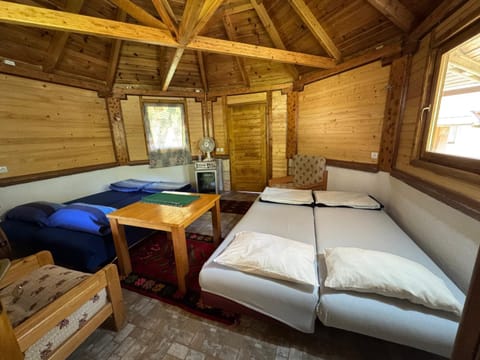 Rafting Kamp Dvije Vrbe Campground/
RV Resort in Montenegro