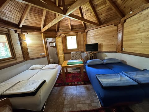 Rafting Kamp Dvije Vrbe Campground/
RV Resort in Montenegro