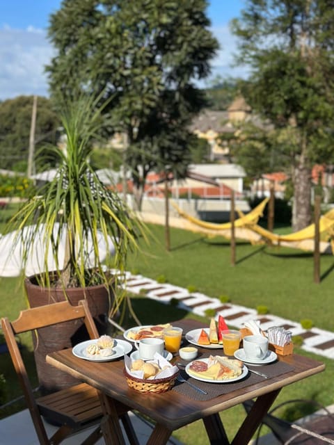 Dining area, Garden view, Breakfast