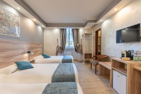 Bed, Photo of the whole room, Seating area