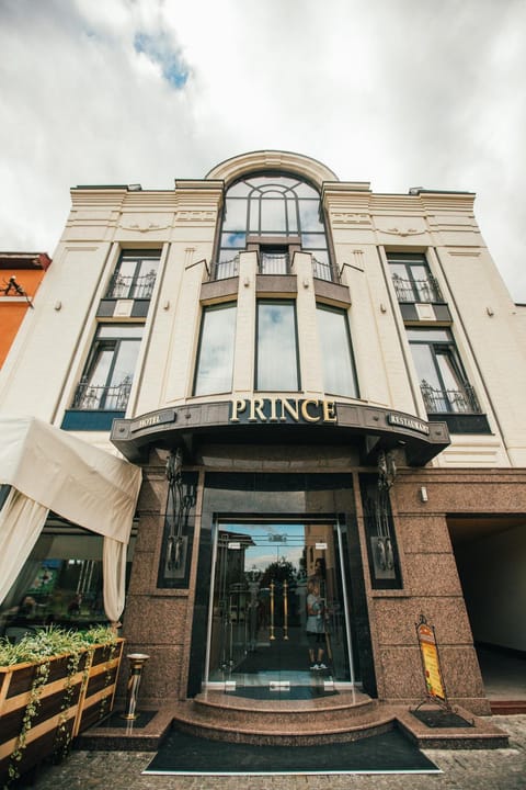 Facade/entrance