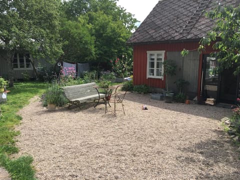 Property building, Facade/entrance, Garden