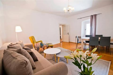 Living room, Decorative detail, Dining area