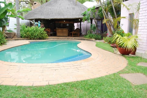Property building, Day, Swimming pool