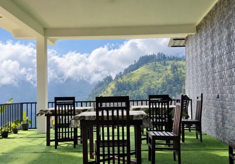 Natural landscape, View (from property/room), Balcony/Terrace, Dining area, Mountain view