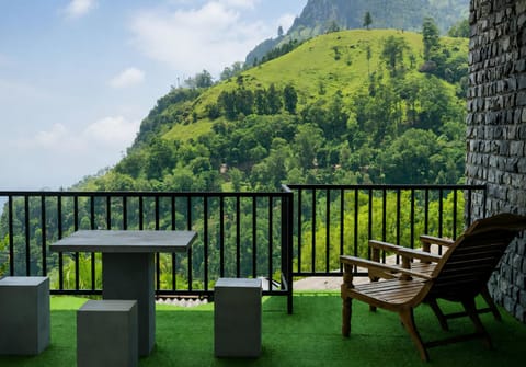 Natural landscape, View (from property/room), Balcony/Terrace, Seating area, Mountain view