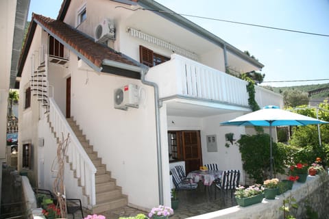 Property building, Patio, BBQ facilities, Garden, Balcony/Terrace