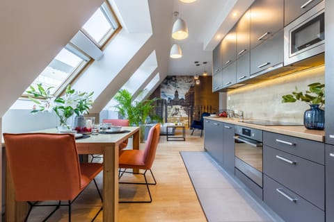 Kitchen or kitchenette, Living room, Seating area, pet friendly, stove