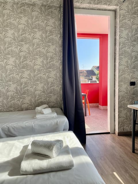 Bed, Balcony/Terrace, Photo of the whole room, Bedroom, towels