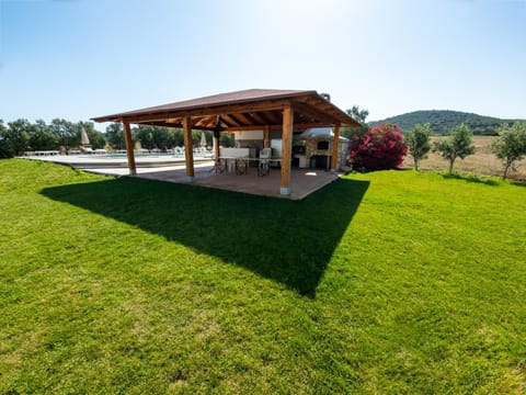 Restaurant/places to eat, Garden, Lounge or bar, Swimming pool