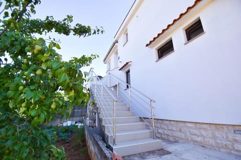 Property building, Facade/entrance