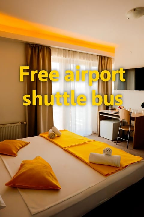 Restaurant/places to eat, Bed, Bedroom, internet, shuttle