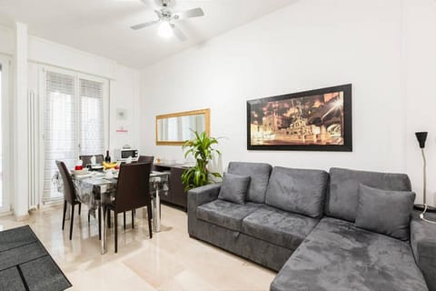 Living room, Decorative detail, Dining area