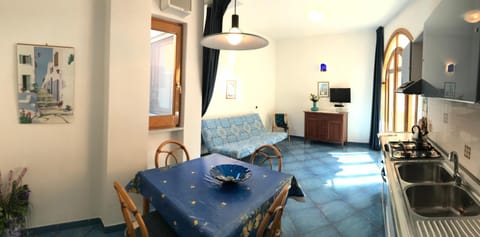 TV and multimedia, Kitchen or kitchenette, Living room, Seating area, Area and facilities