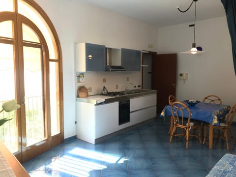 TV and multimedia, Kitchen or kitchenette, Living room, Seating area, Dining area, Area and facilities