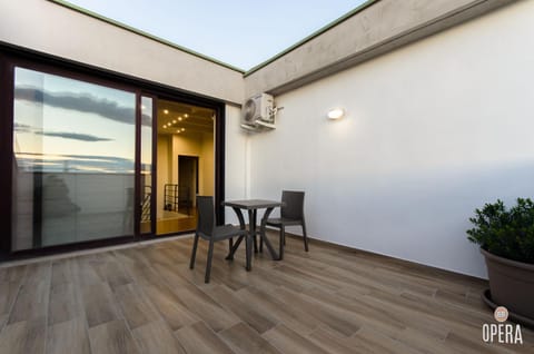 View (from property/room), Balcony/Terrace, Seating area, Dining area