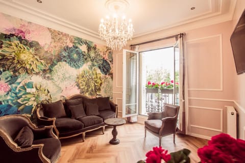 Living room, Decorative detail, Decorative detail, Bedroom, On site