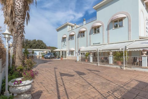 Facade/entrance, Day