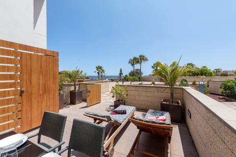 Balcony/Terrace, sunbed