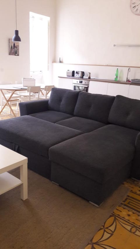 Bed, Kitchen or kitchenette, Living room, Seating area, Dining area